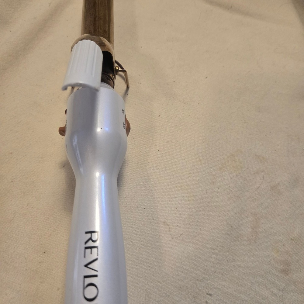 Revlon Salon Long Lasting Curls Titanium 1.25-inch Curling Iron - White and Gold